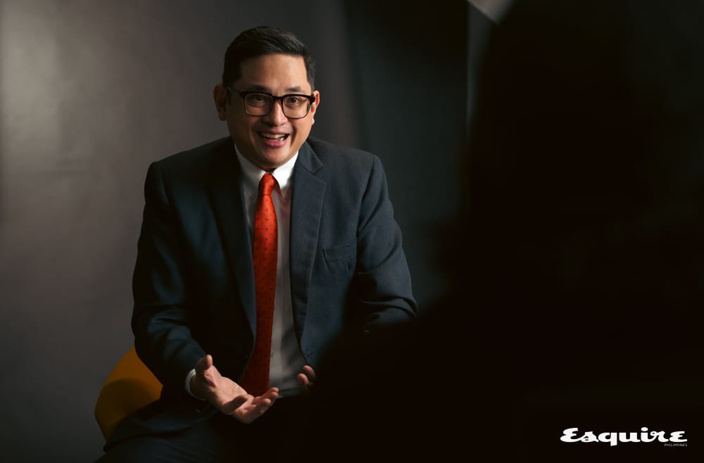 Bam Aquino explaining