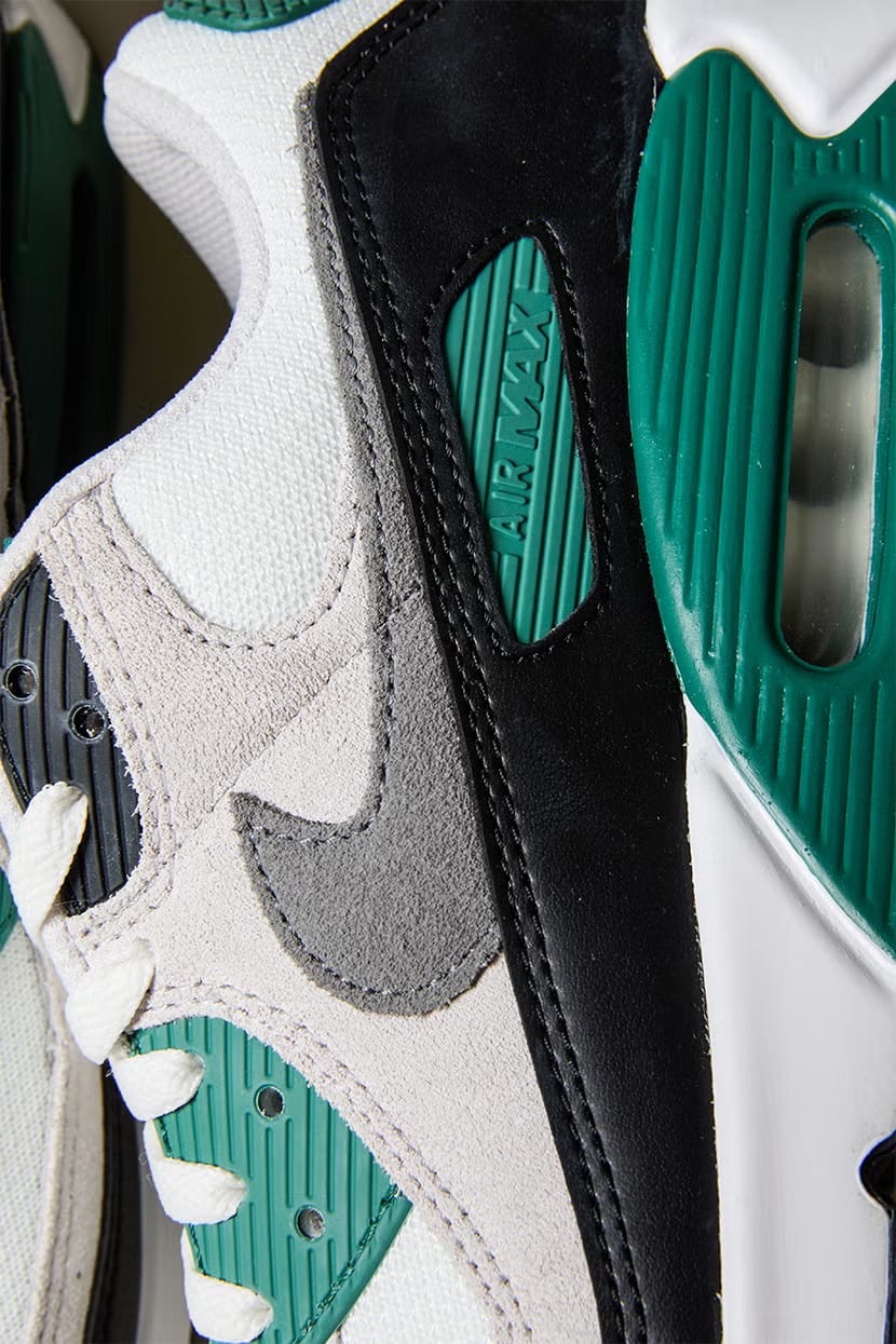 Nike Air Max 90 side