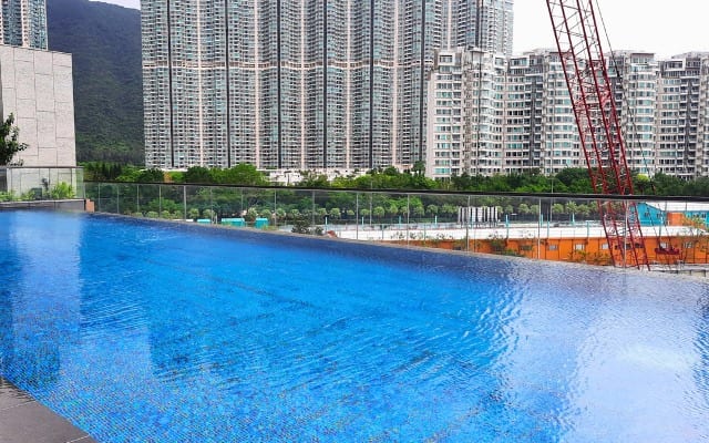 Sheraton Hong Kong Swimming Pool