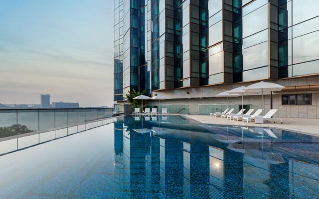 Sheraton Hong Kong swimming pool