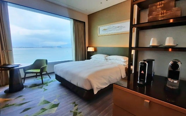 Sheraton Hong Kong Bedroom