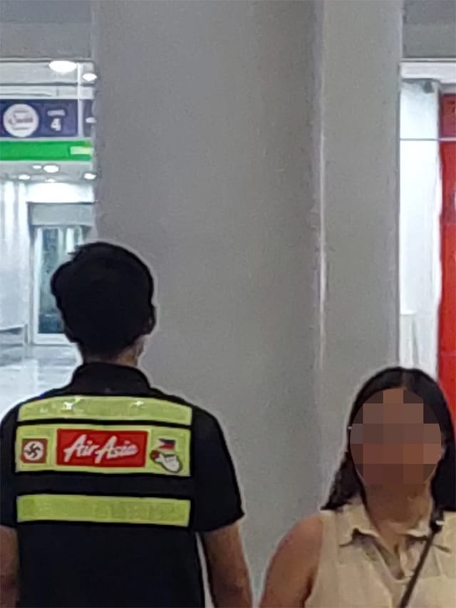 Viral photo of Airasia employee