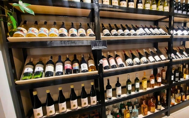 La Rosa Vino shelves