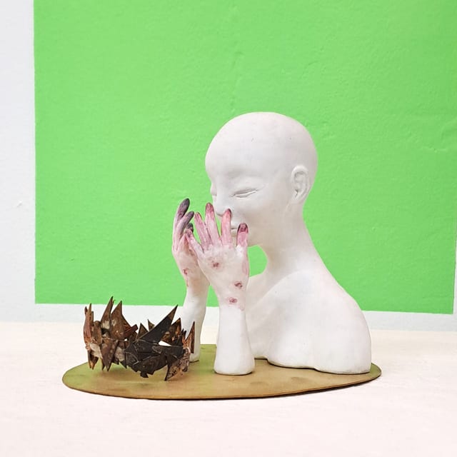 Kris Carlos’ “I don’t recognize my hands anymore” (2024).
Brass, resin sculpture.