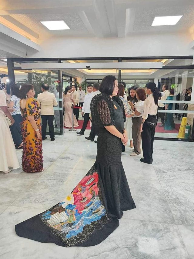Rep. Arlene Brosas' gown trail with art by Michael Joselo
