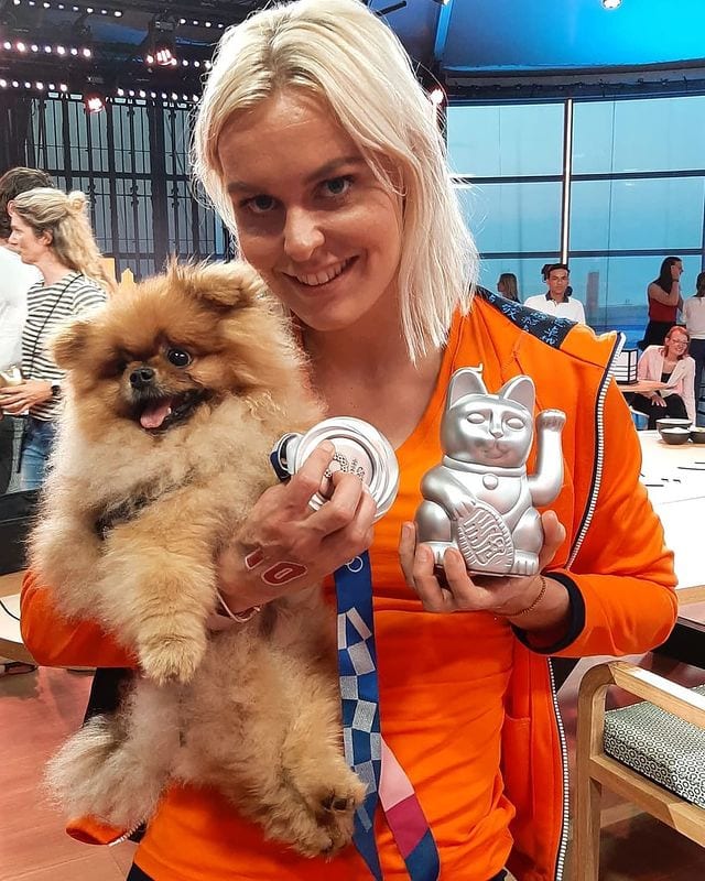 Sharon van Rouwendaal and dog at Tokyo Olympics