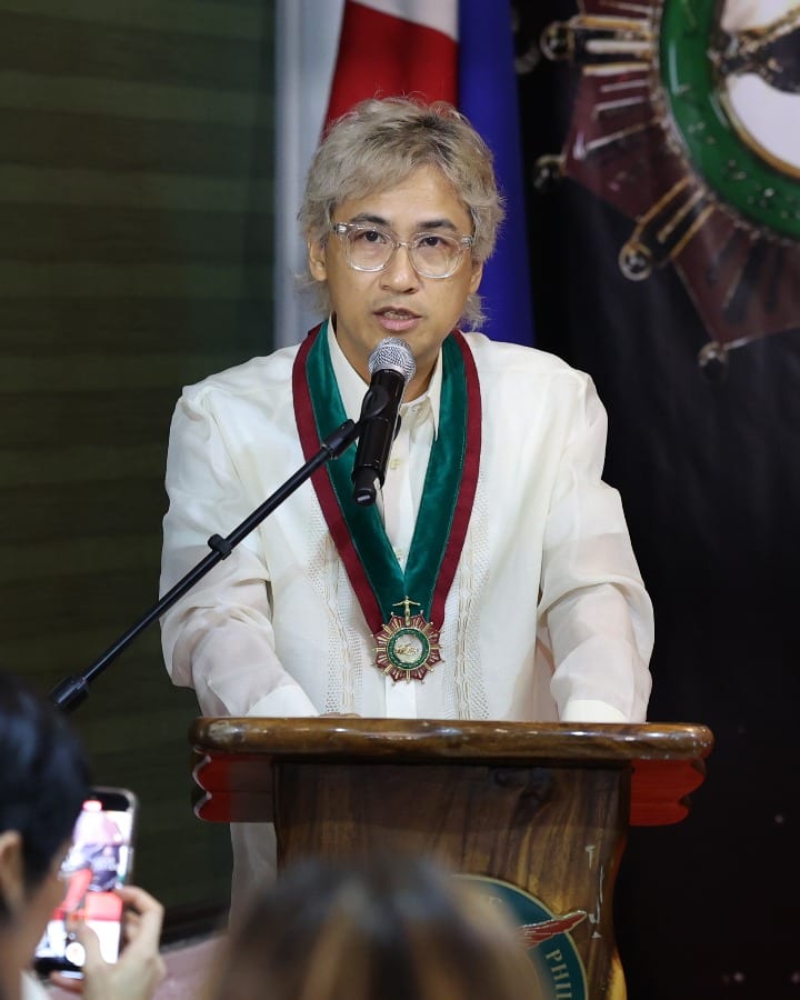 Ely Buendia of Eraserheads at UP awarding ceremony