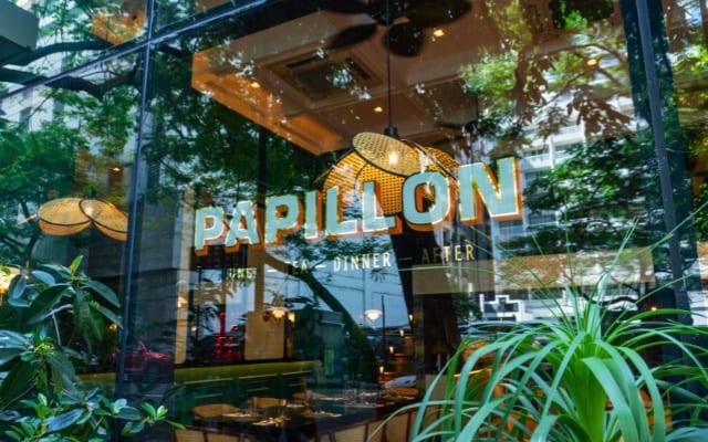 Papillon Exterior