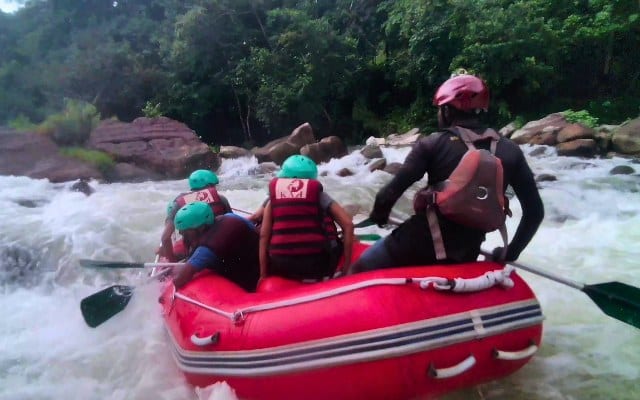 Sri Lanka White Water Rafting with Big Group