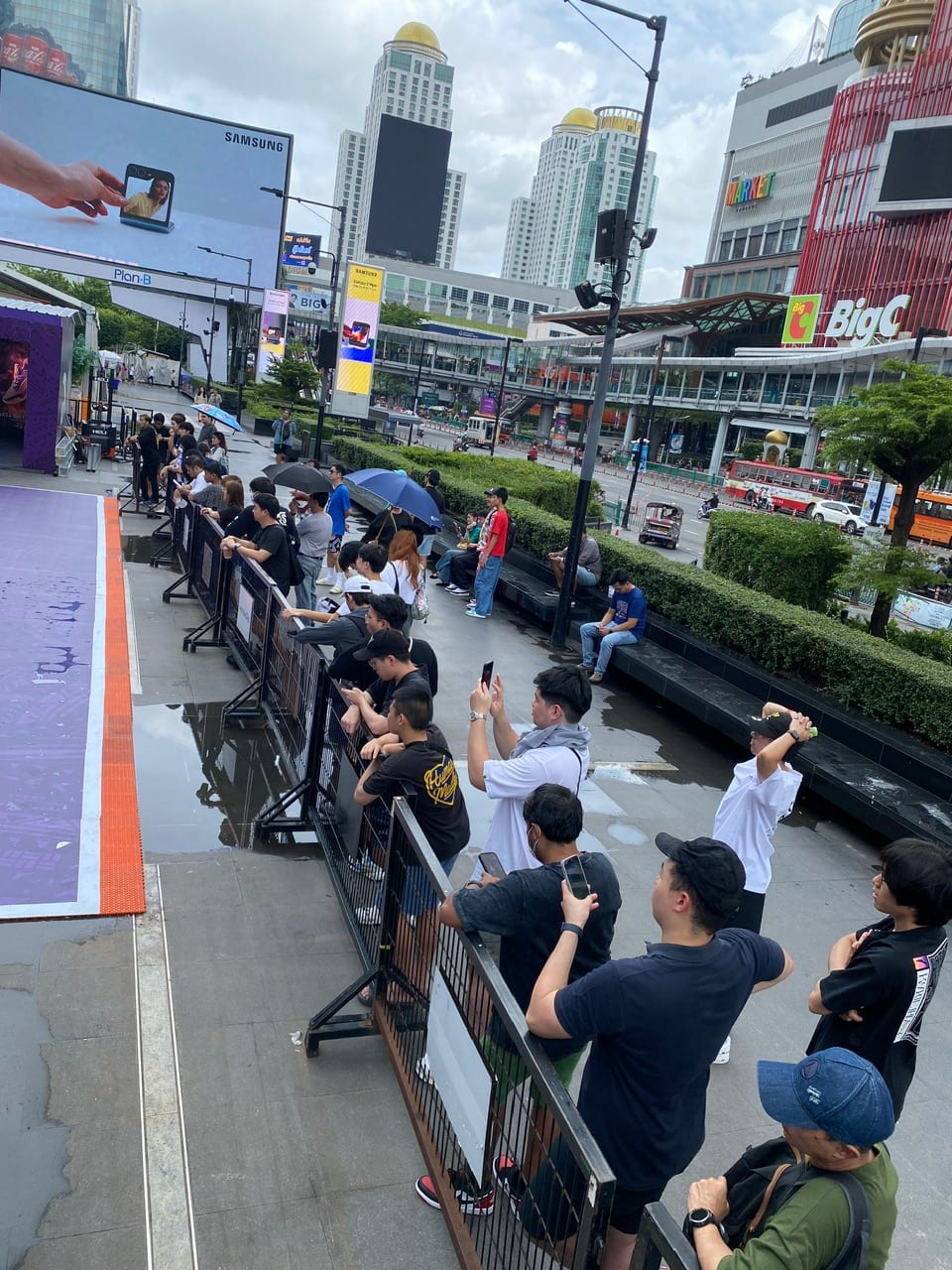 crowds at the KAI Space Bangkok pop-up store 