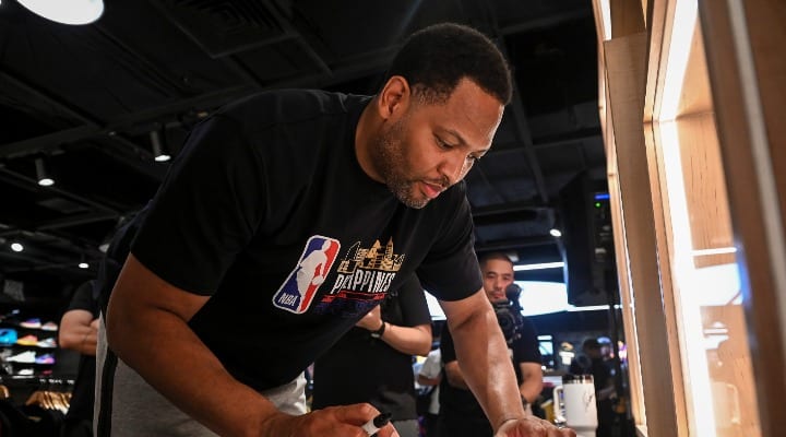 robert horry signs jerseys in manila