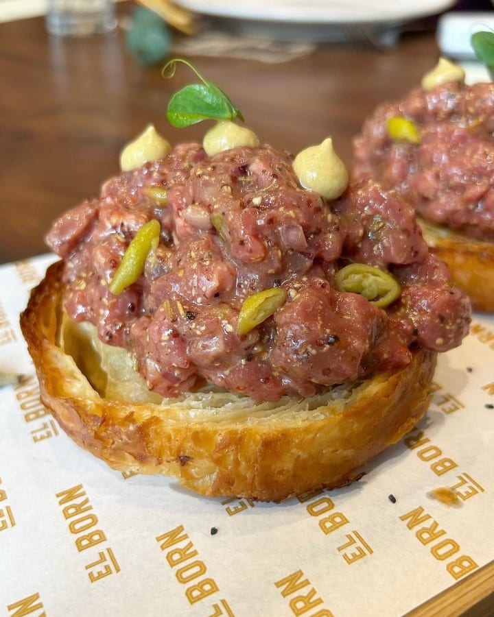 wagyu tartare on croissant brioche from el born
