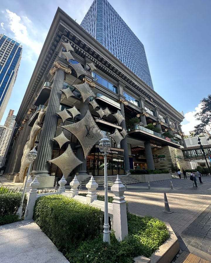 louis vuitton cafe in bangkok, thailand