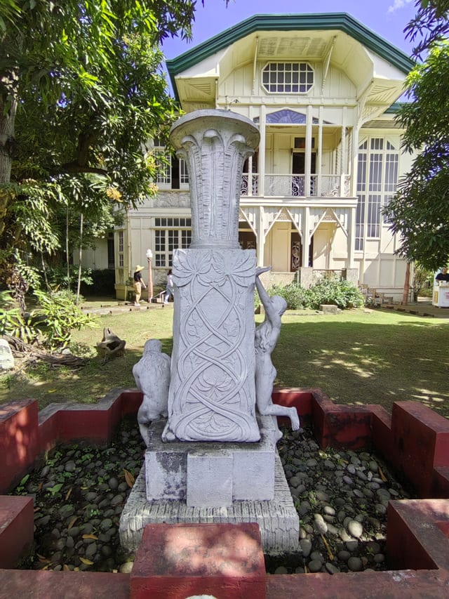 Guillermo Tolentino Sculpture