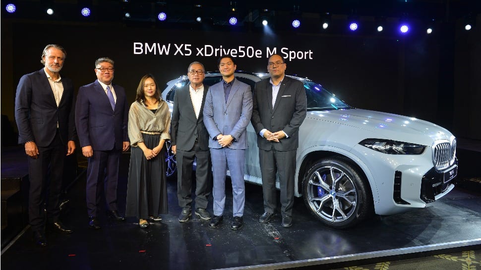 BMW Philippines executives at launch of phev x5