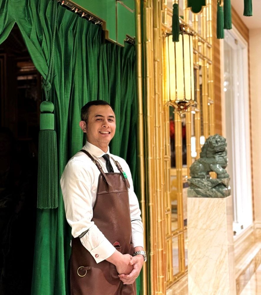 Bartender Emmanuel Gayondato