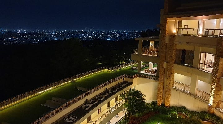 Timberland Highlands Resort night view