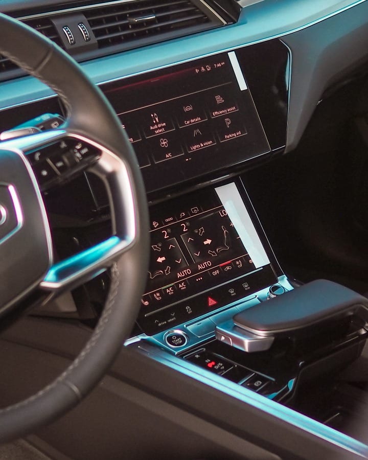 Audi Q8 e-tron interior