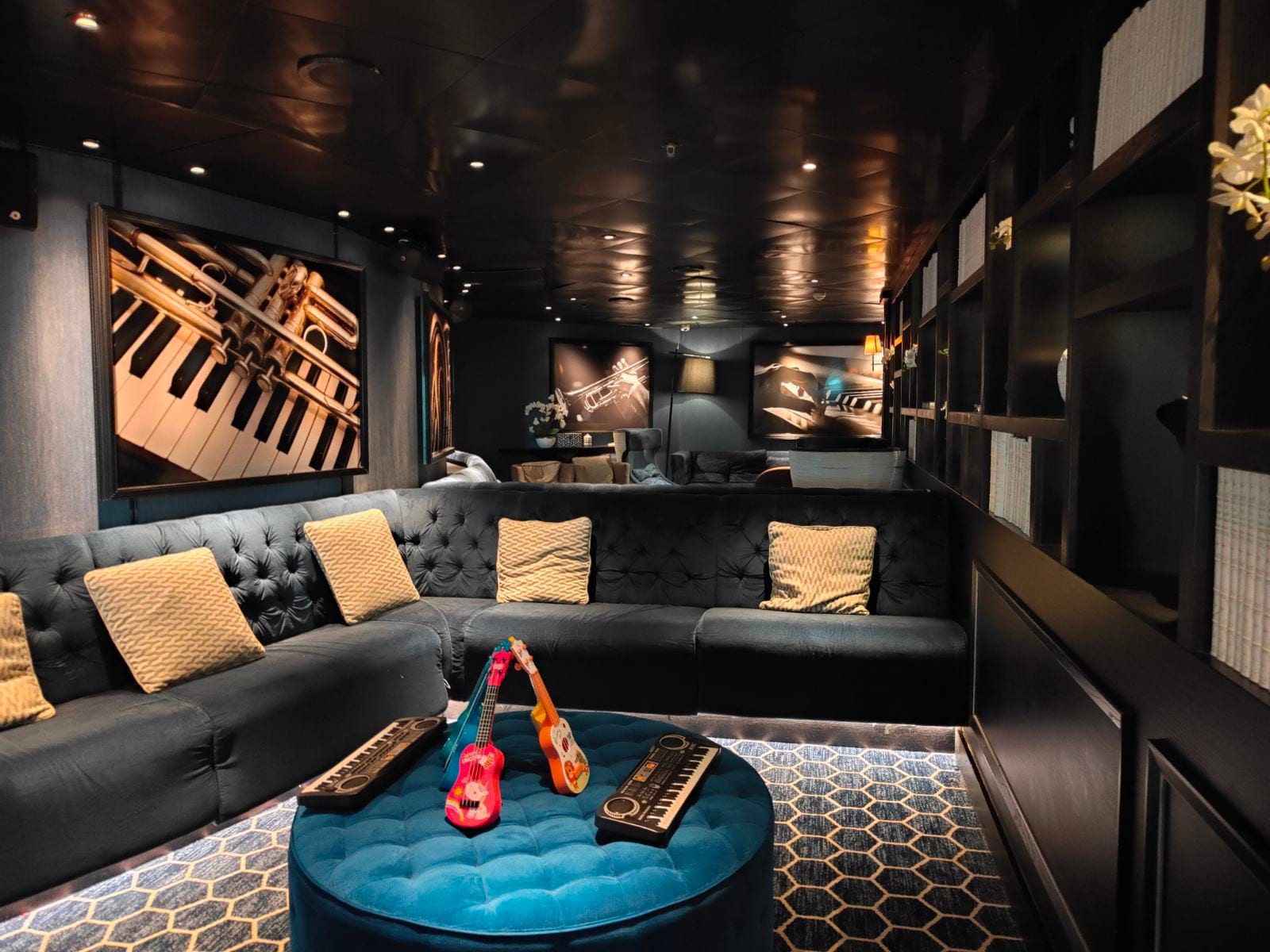 Velvet Lounge with play area