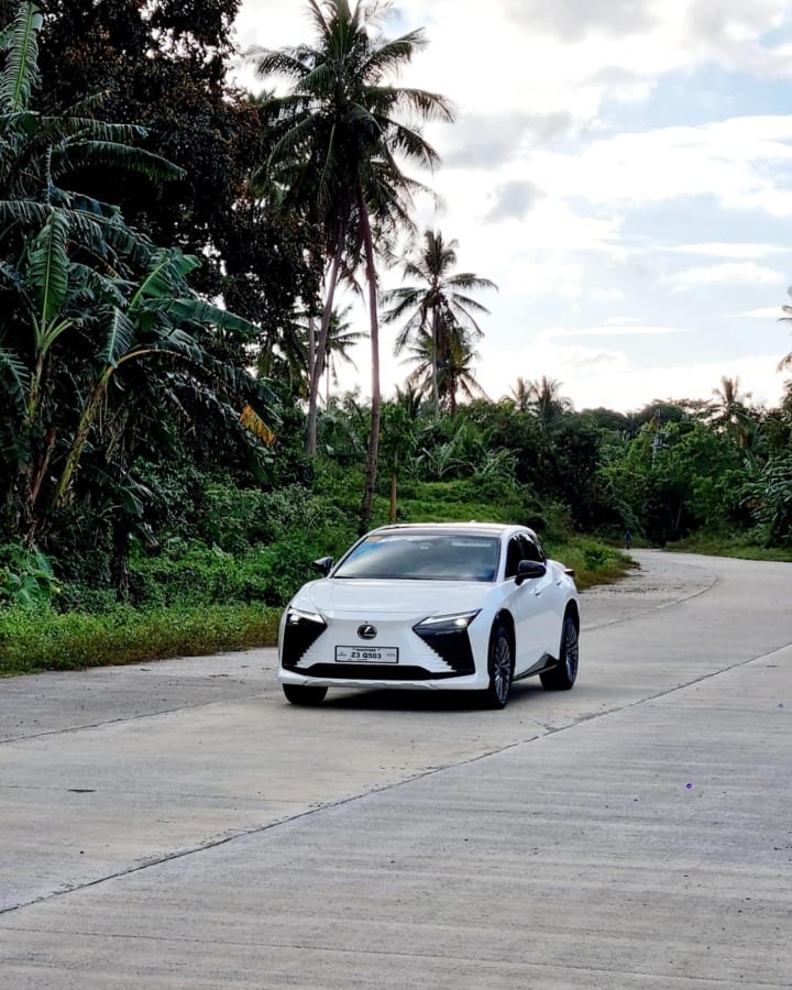 Lexus RZ