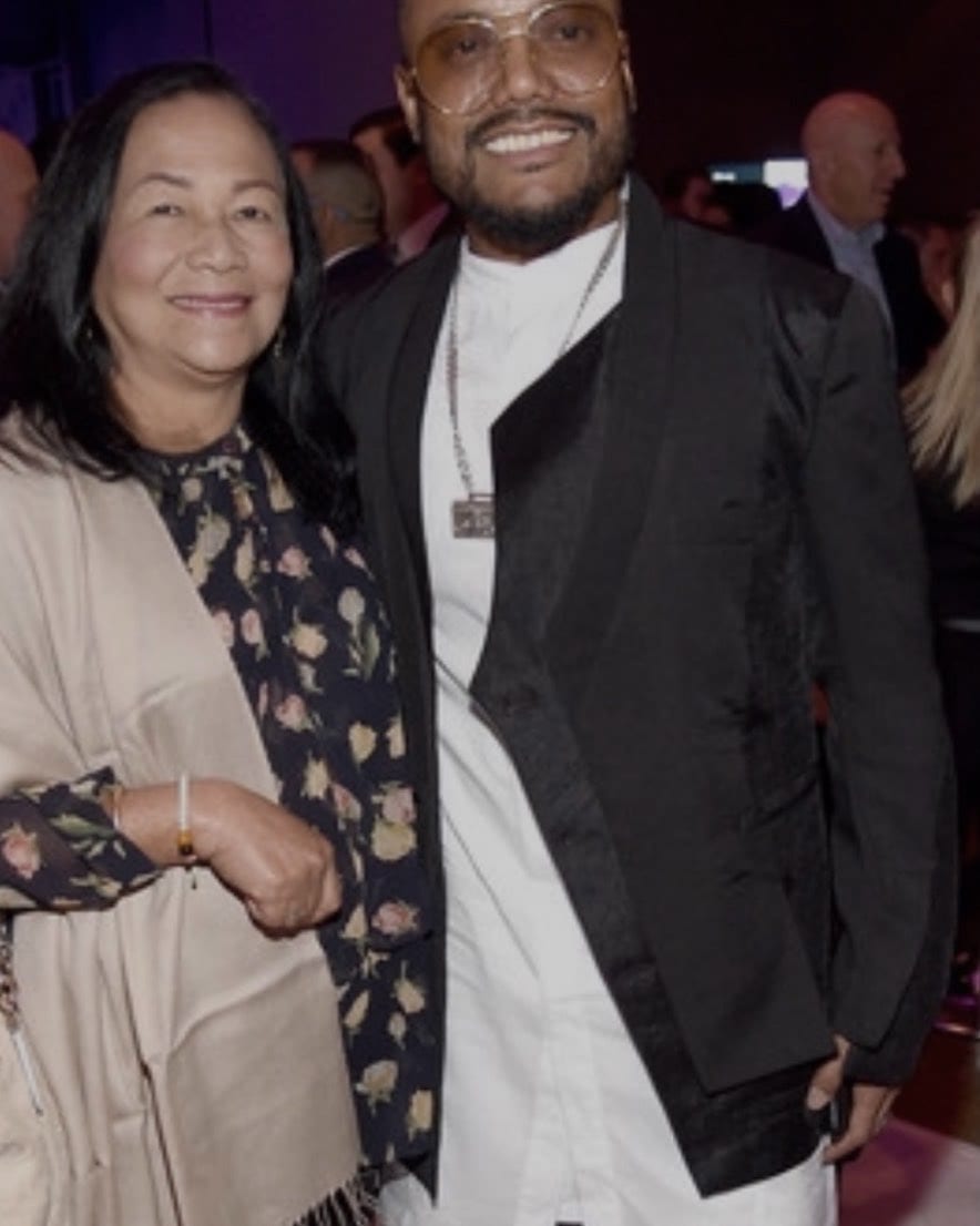 Apl.de.ap with mother Cristina