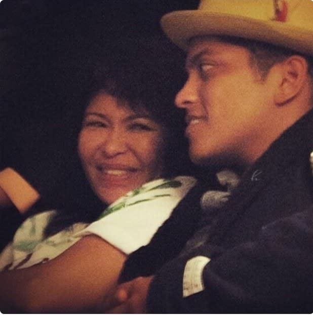 Bruno Mars with mother Bernadette San Pedro Bayot 