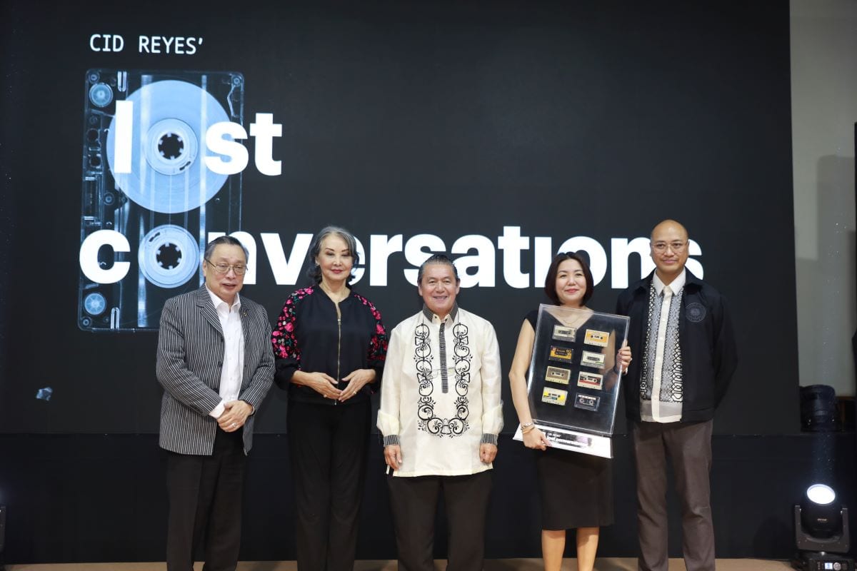 Cid Reyes (center) at the National Museum's formal turnover of the original