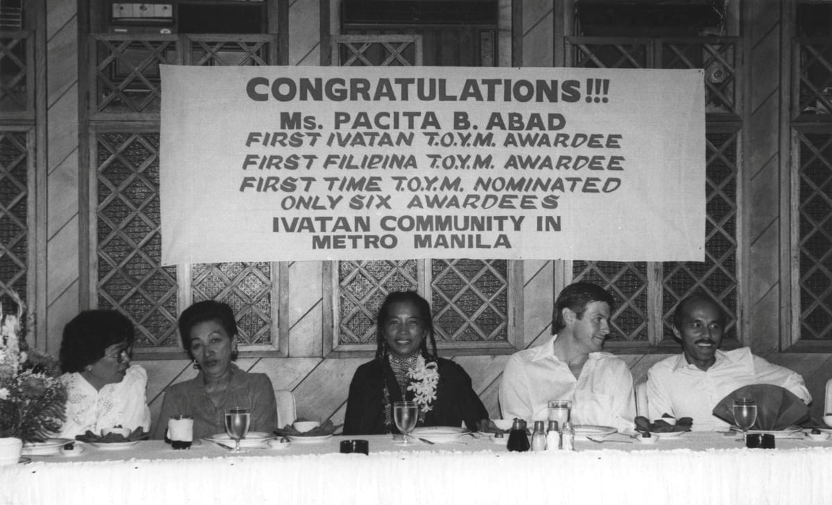 In 1985, Pacita Abad (center) became the first woman to receive a TOYM (Ten Outstanding Young Men) award. She is pictured with (left to right) her mother, the politician Aurora Abad, her husband, Jack Garrity, and her brother, Butch Abad.