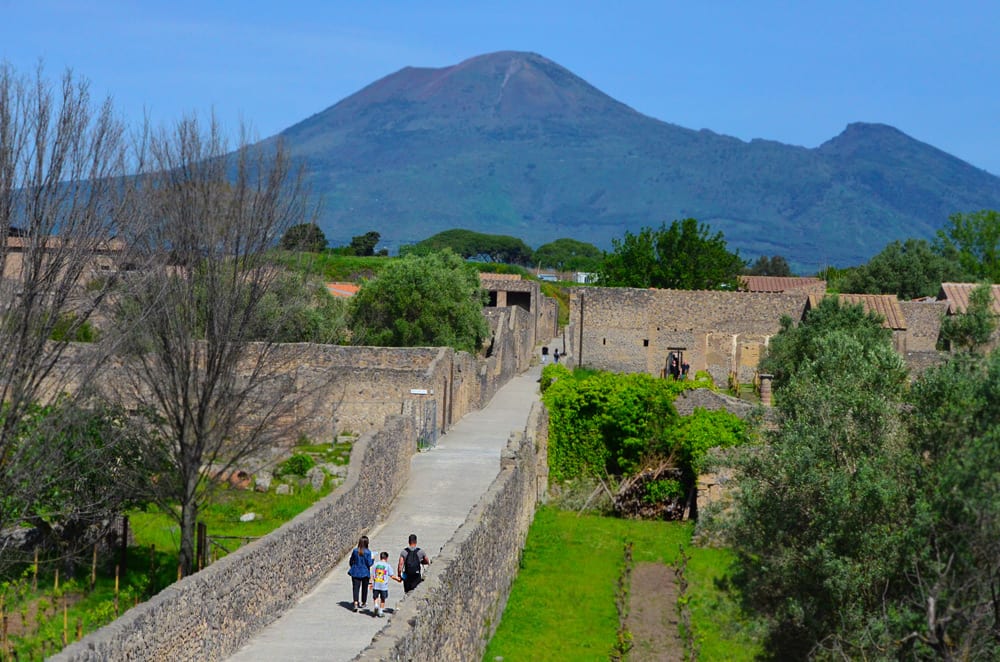Pompeii street