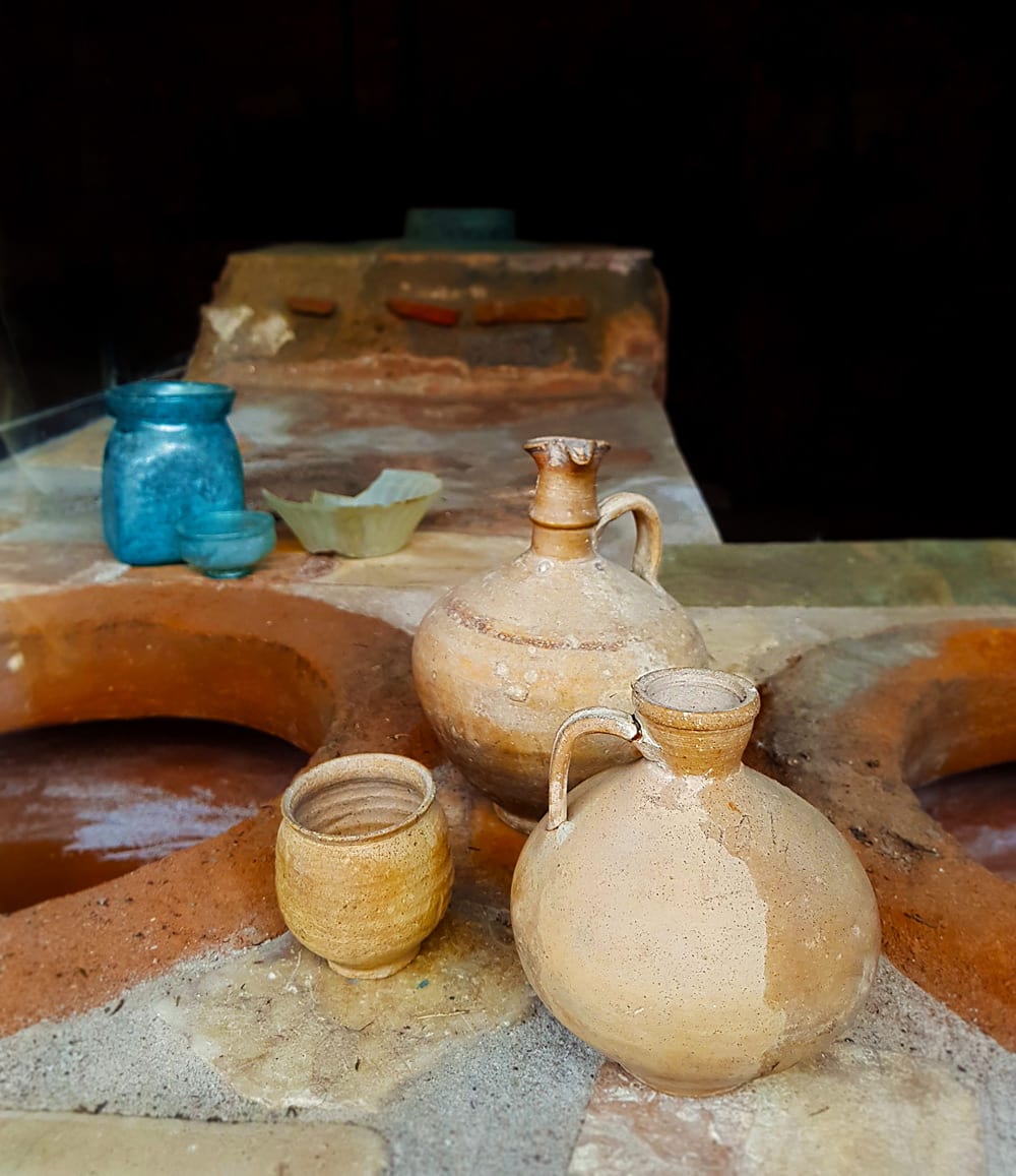 Pompeii earthenware