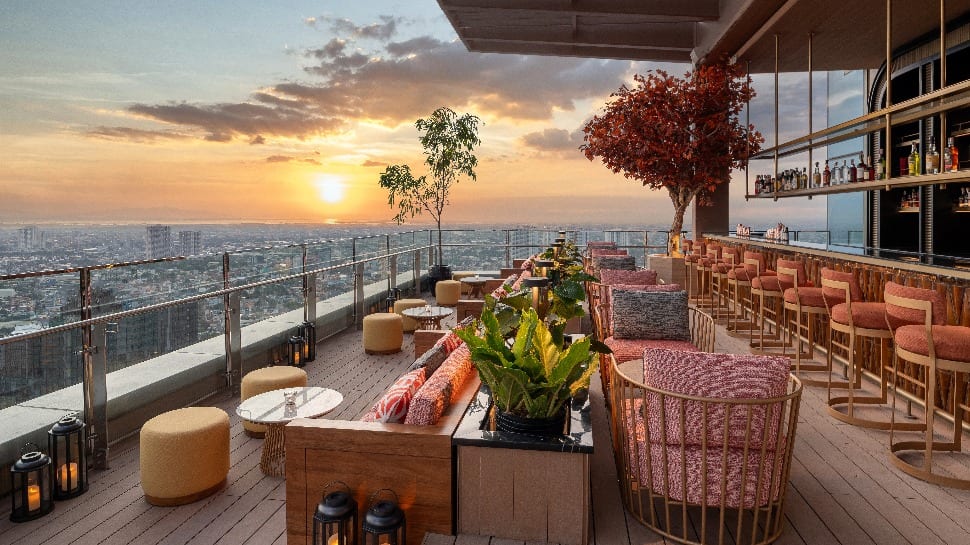 Solaire North, skybar exterior