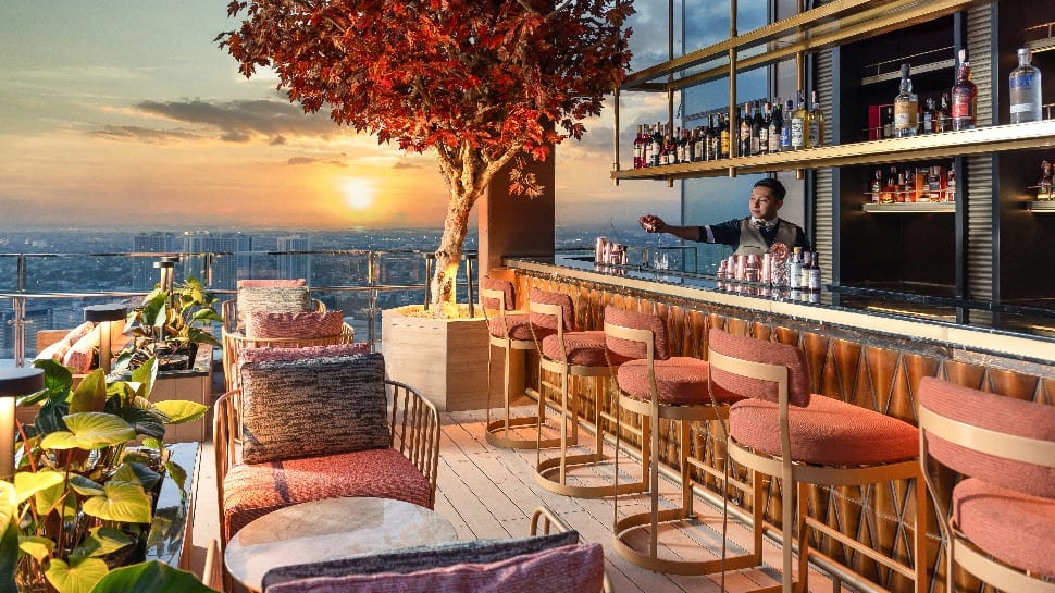 Solaire North, skybar exterior