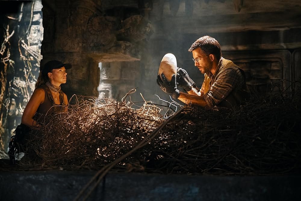 Jonathan Bailey and Scarlett Johansson in Jurassic World: Rebirth (2025)