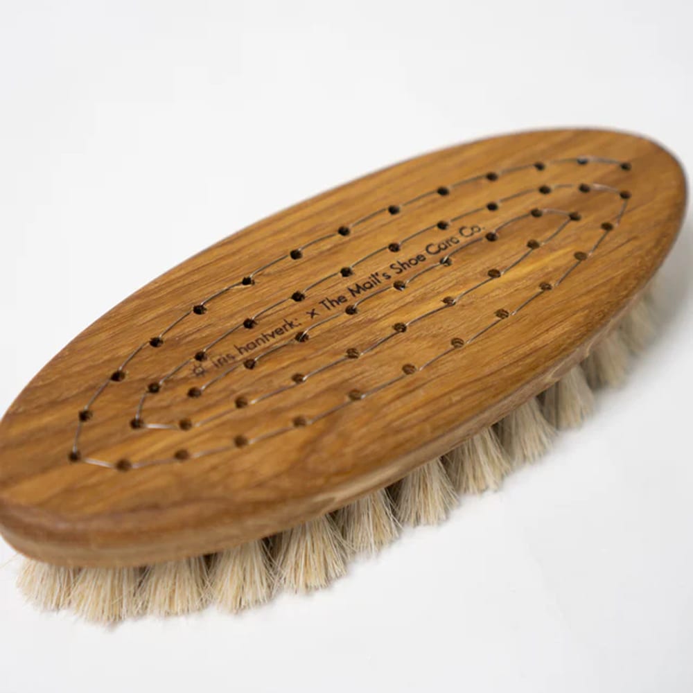 Clinch Horse Brush