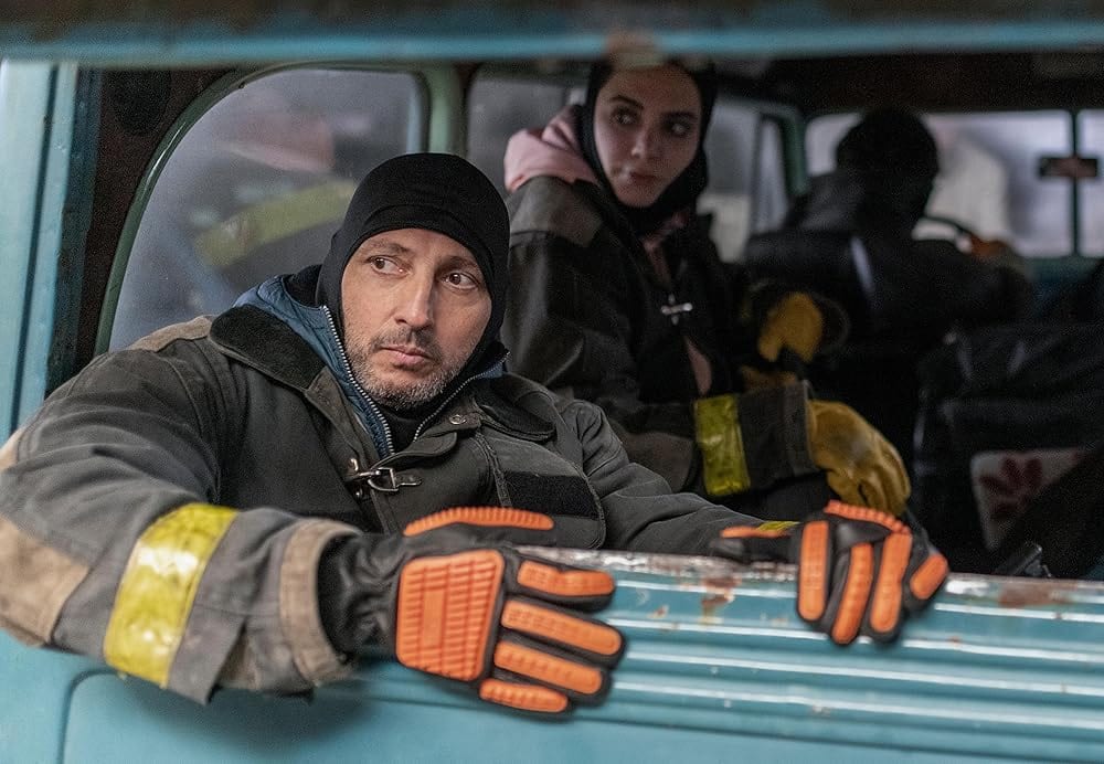 Ariel Staltari and Orianna Cárdenas in The Eternaut (2025)