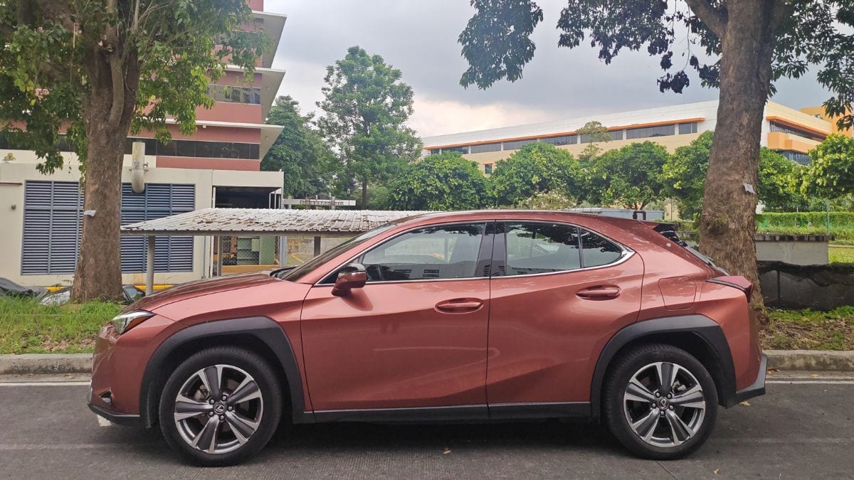 lexus ux300e