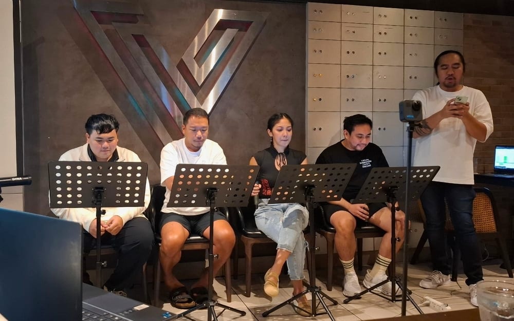 Samalamig Cold Readings volunteer readers