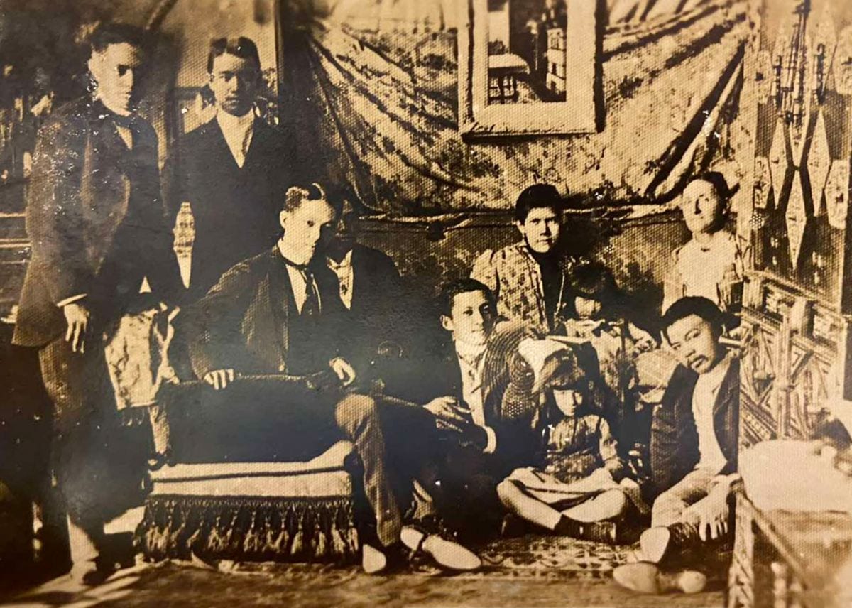 Jose Rizal (center) with Juan Luna (far right) and his wife, Paz Pardo de Tavera