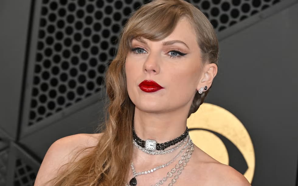 Taylor Swift wearing a custom Lorraine Schwartz Concord choker