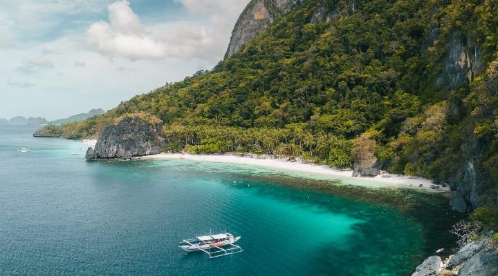 The Funny Lion El Nido papaya beach