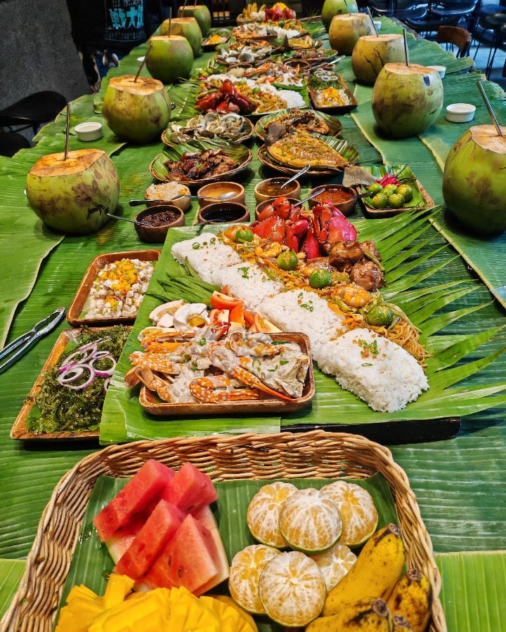 The Funny Lion El Nido boodle fight