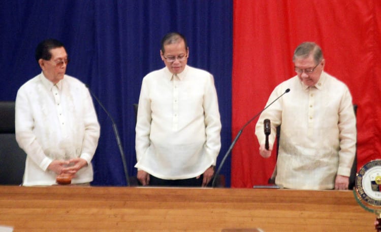 Enrile (left) during President Benigno Aquino III's first SONA in 2010
